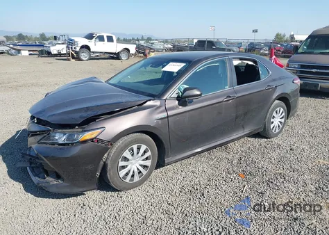 2020 Toyota Camry Le Hybrid z USA, uszkodzony, nr VIN 4T1C31AK9LU520765